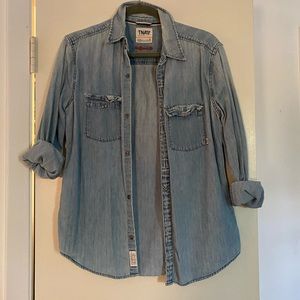 Aritzia light denim boyfriend shirt